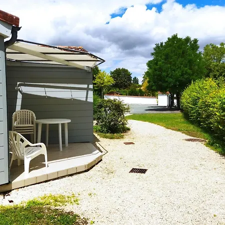 בית נופש Le Hameau De Saintonge *